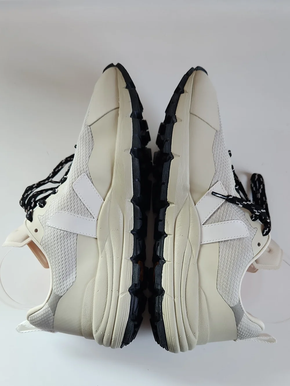 VEJA DEKKAN ALVEOMESH NATURAL WHITE Vibram Sole Sneakers Mens Size 9 EU 40